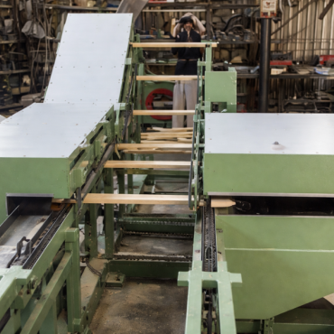 SAGDIC Karó hegyező berendezés 4 + 1 körfűrésszel