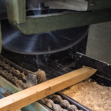 SAGDIC Karó hegyező berendezés 4 + 1 körfűrésszel