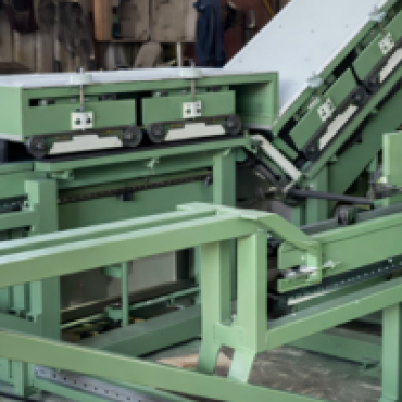 SAGDIC Karó hegyező berendezés 4 + 1 körfűrésszel